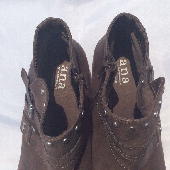 A.N.A Size 9M Alford Taupe Studded Stacked Heel Motorcycle Ankle Boots Pre-Owned - Picture 5 of 6